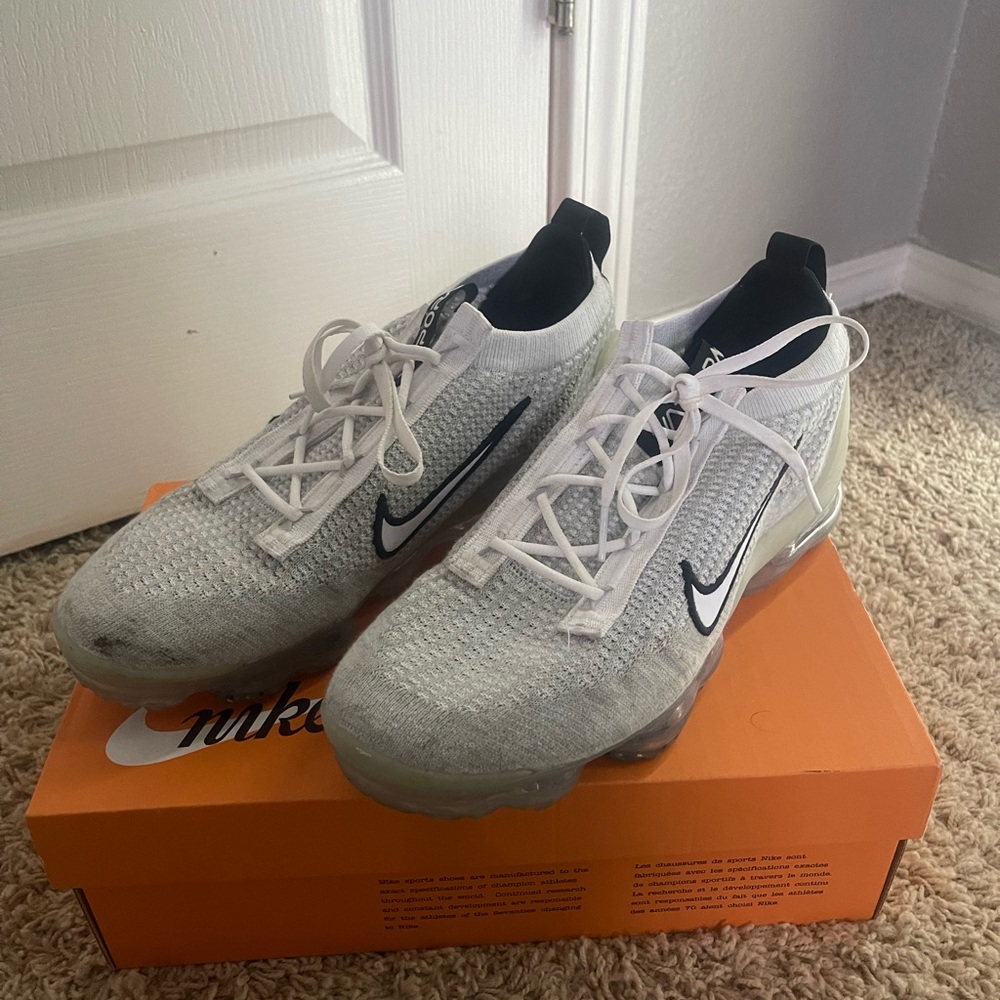Size 9.5 Men’s Nike VaporMax